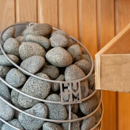 2br 95m2 In Old Town With Free Parking And Sauna! شقة