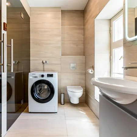 2br 95m2 In Old Town With Free Parking And Sauna! アパート タリン