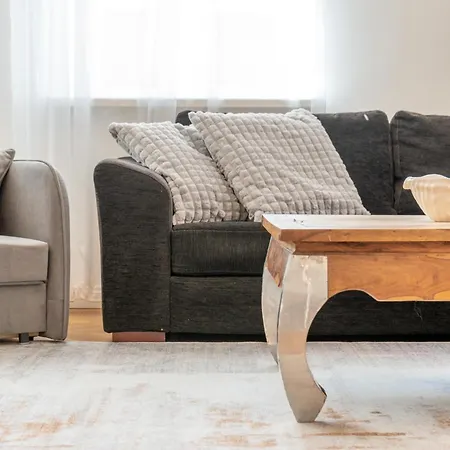 2br 95m2 In Old Town With Free Parking And Sauna! شقة