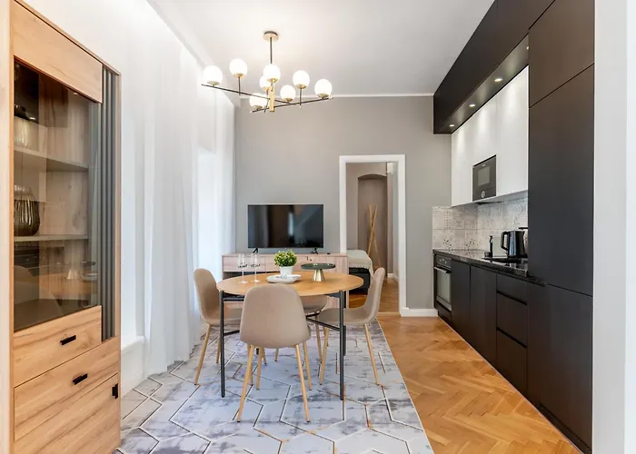 2br 95m2 In Old Town With Free Parking And Sauna! דירה